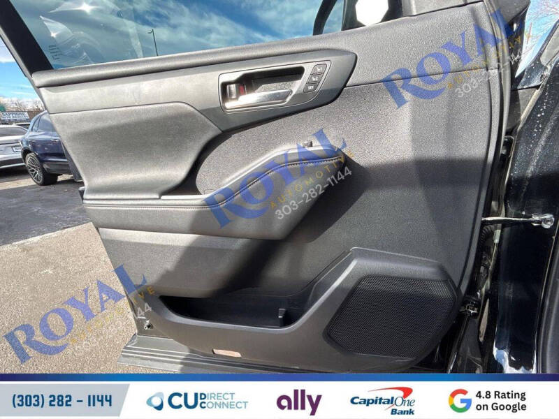 2023 Toyota Highlander Hybrid Bronze Edition