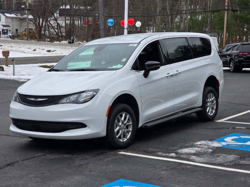 2025 Chrysler Voyager LX