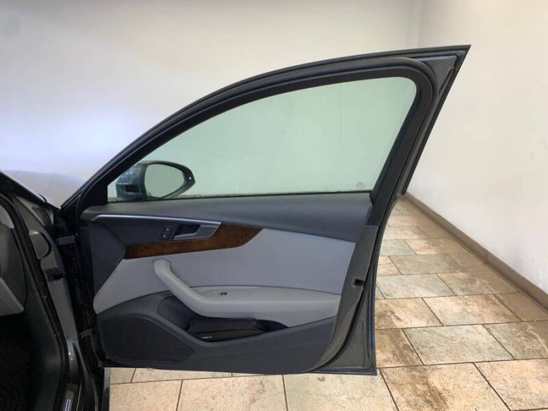 2019 Audi A4 quattro Premium 45 TFSI