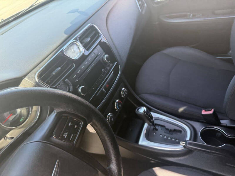2014 Chrysler 200 LX