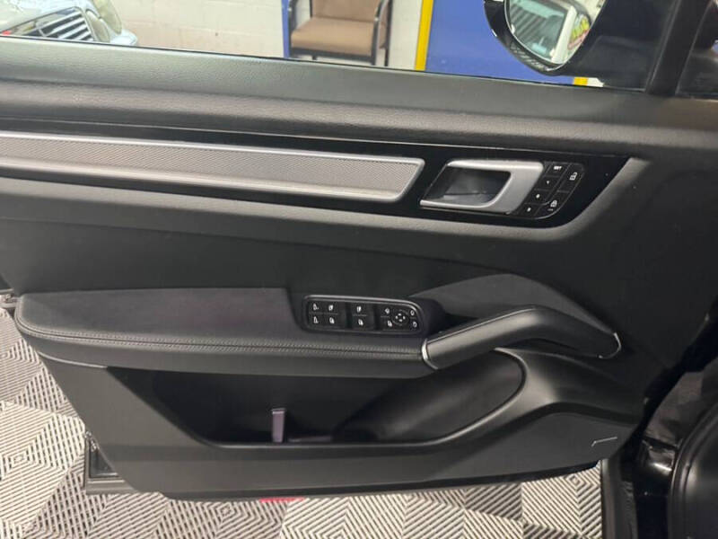 2022 Porsche Cayenne S Coupe Platinum Edition