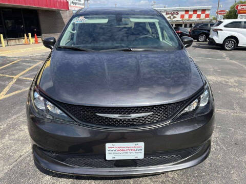 2022 Chrysler Voyager LX