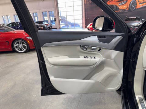 2022 Volvo XC90 T5 Momentum