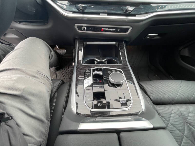 2025 BMW X7 xDrive40i