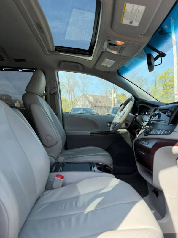 2012 Toyota Sienna