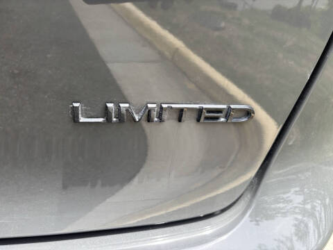 2020 Chrysler Pacifica Limited Red S