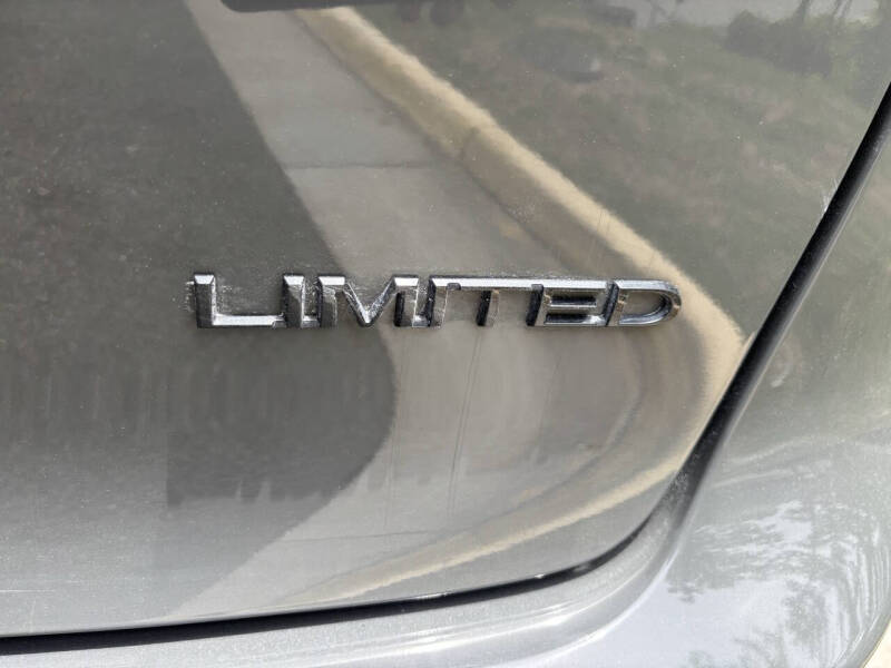 2020 Chrysler Pacifica Limited Red S
