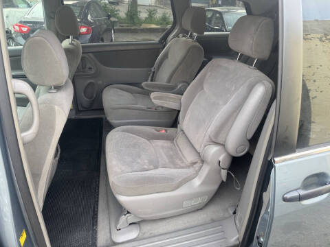 2004 Toyota Sienna LE 7 Passenger