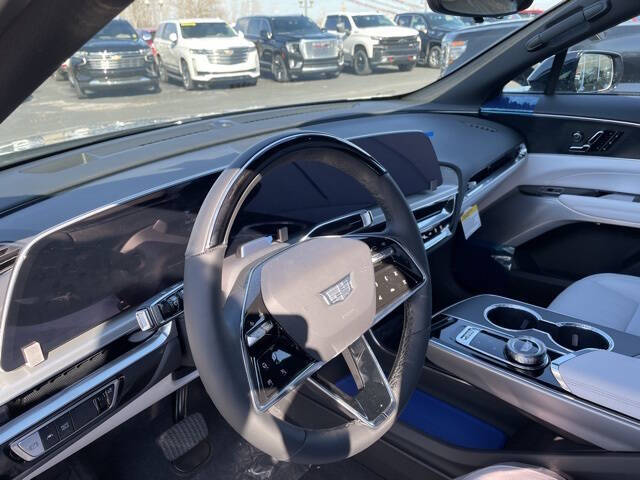 2025 Cadillac LYRIQ Luxury 3