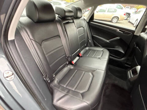 2017 Volkswagen Passat 1.8T R-Line