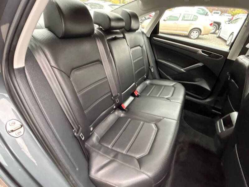 2017 Volkswagen Passat 1.8T R-Line