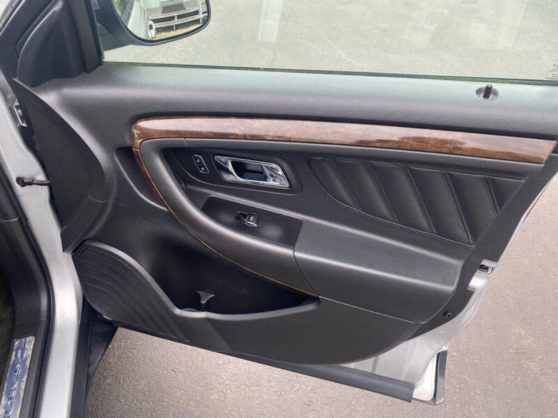 2018 Ford Taurus Limited