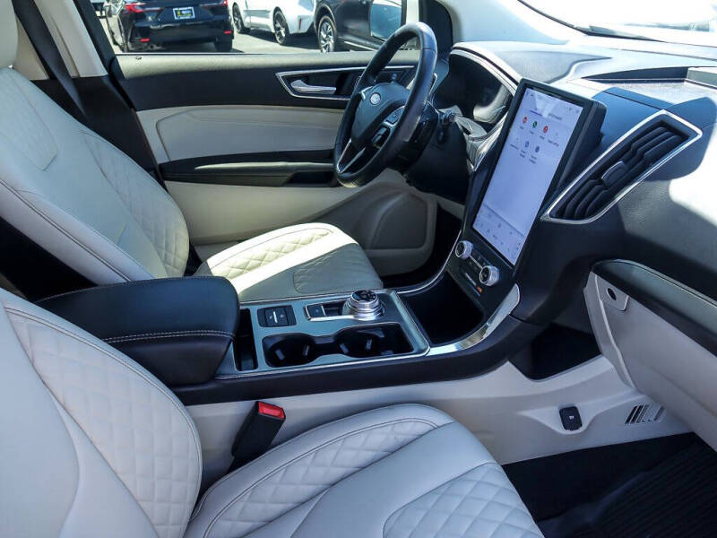 2023 Ford Edge Titanium