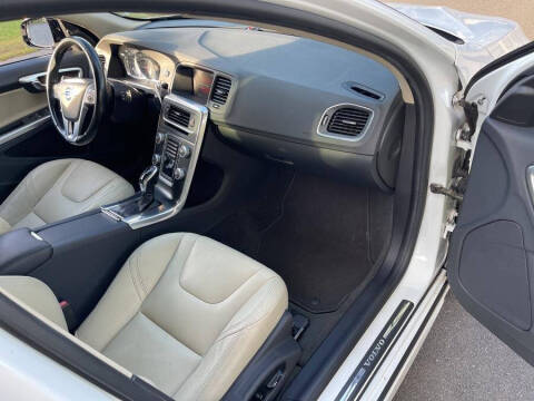 2015 Volvo V60 Cross Country T5