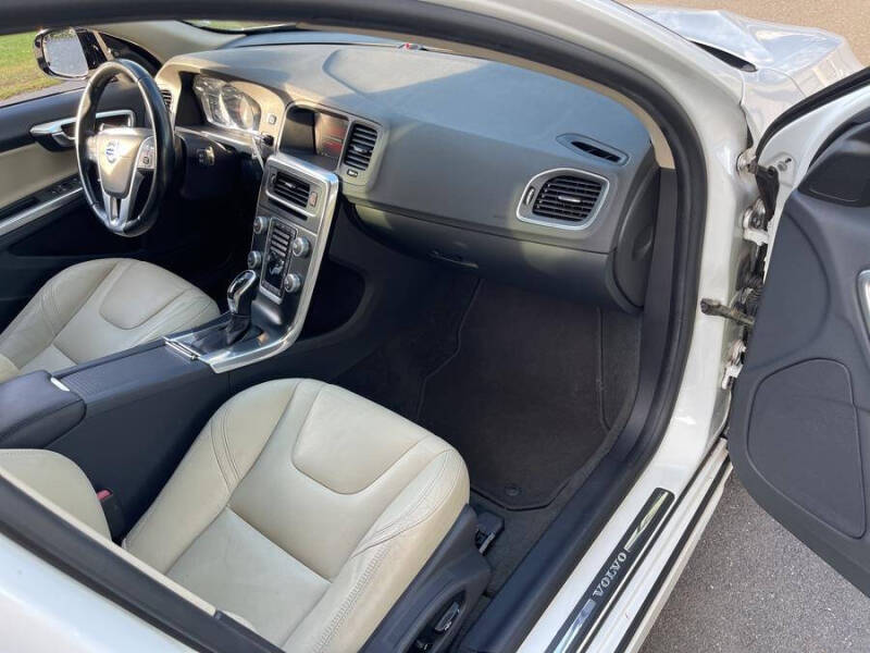 2015 Volvo V60 Cross Country T5