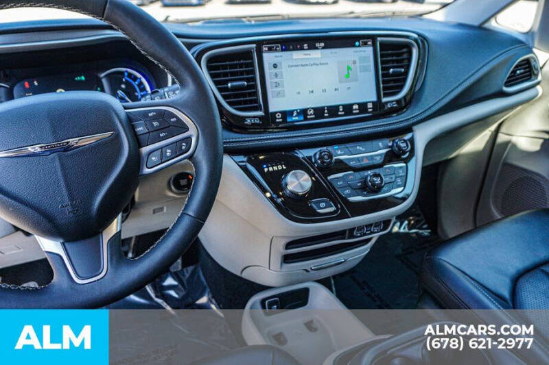 2024 Chrysler Pacifica Plug-In Hybrid Select