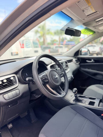2017 Kia Sorento L