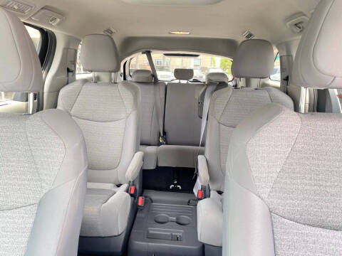 2021 Toyota Sienna LE 8-Passenger