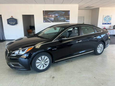 2016 Hyundai Sonata Hybrid for sale at Used Car Outlet in Bloomington IL