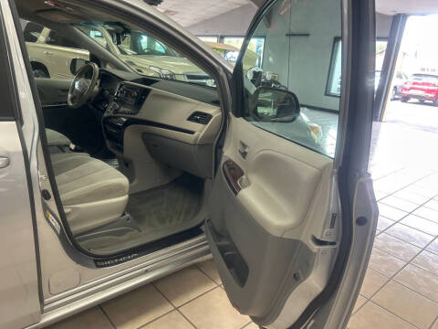 2014 Toyota Sienna LE 8-Passenger