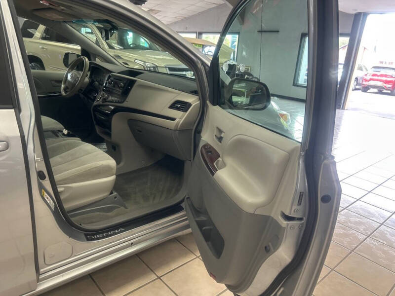 2014 Toyota Sienna LE 8-Passenger