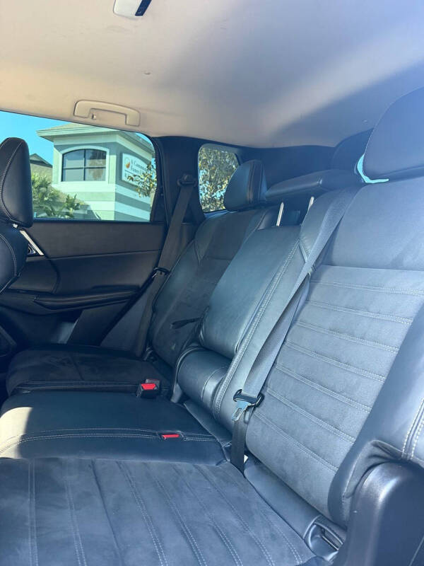 2023 Mitsubishi Outlander SE