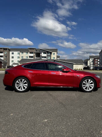 2015 Tesla Model S 90D