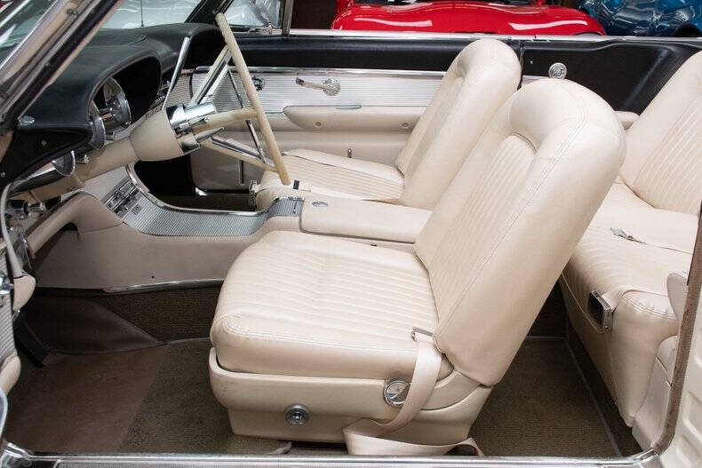 1962 Ford Thunderbird