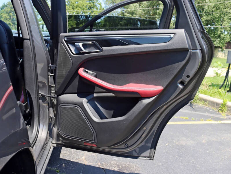 2015 Porsche Macan S