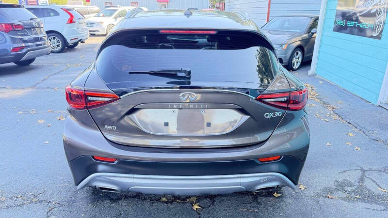 2018 Infiniti QX30 Luxury