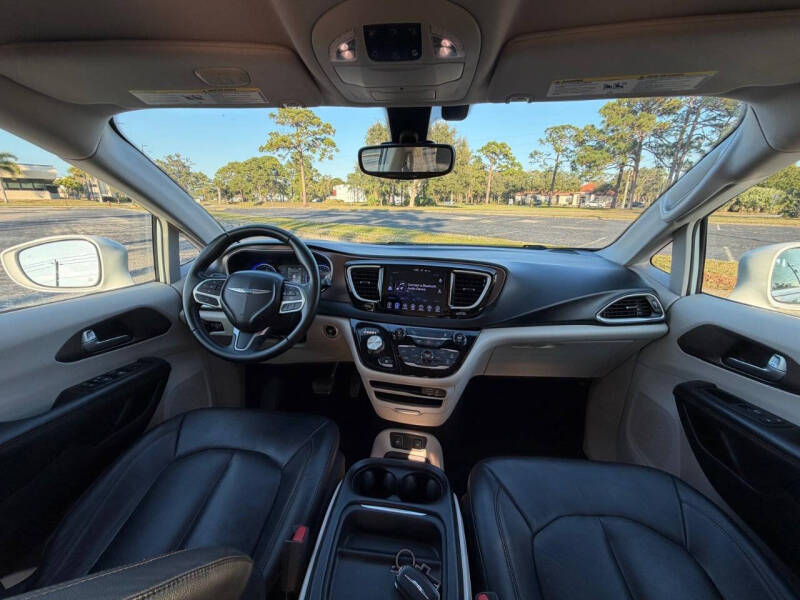 2017 Chrysler Pacifica Touring-L