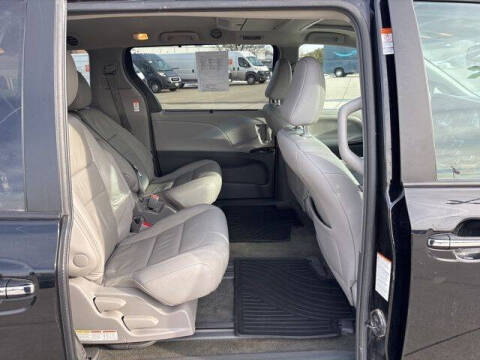 2017 Toyota Sienna XLE Premium 8-Passenger