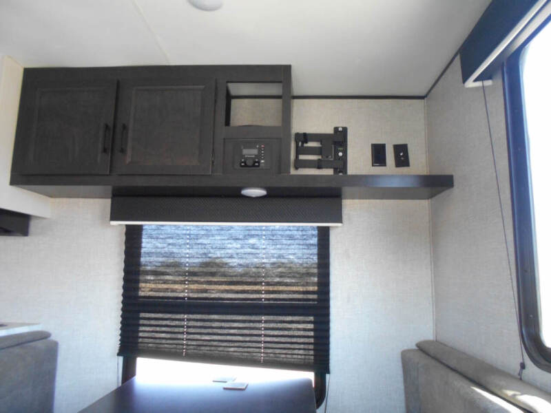 2022 Jayco M212 QBW