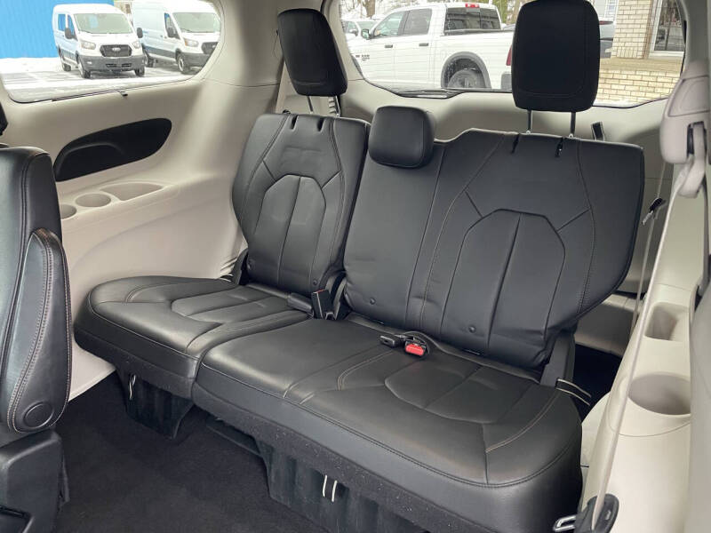 2017 Chrysler Pacifica Touring-L