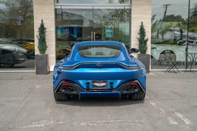 2022 Aston Martin Vantage 38