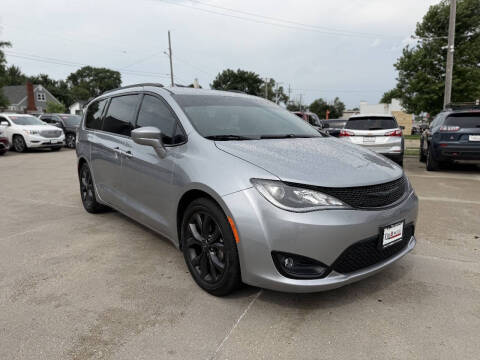 2020 Chrysler Pacifica Touring