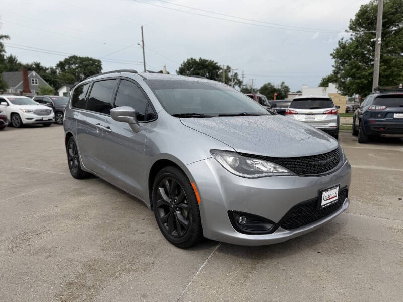 2020 Chrysler Pacifica Touring