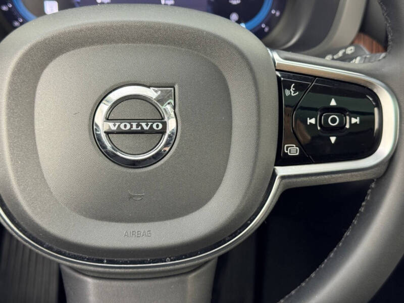 2024 Volvo XC60 B5 Plus Dark Theme