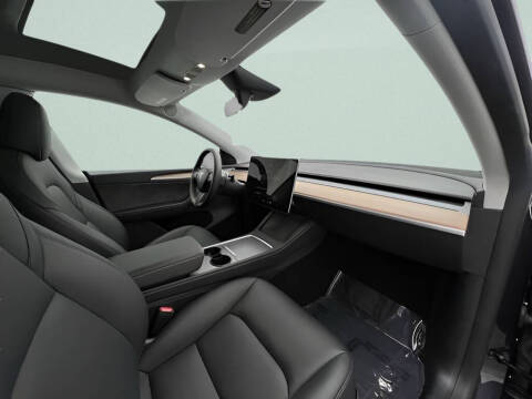 2025 Tesla Model Y Long Range