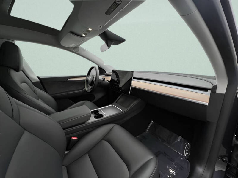 2025 Tesla Model Y Long Range