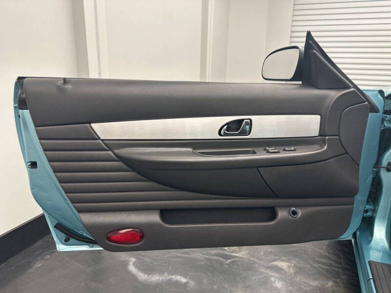 2002 Ford Thunderbird Deluxe