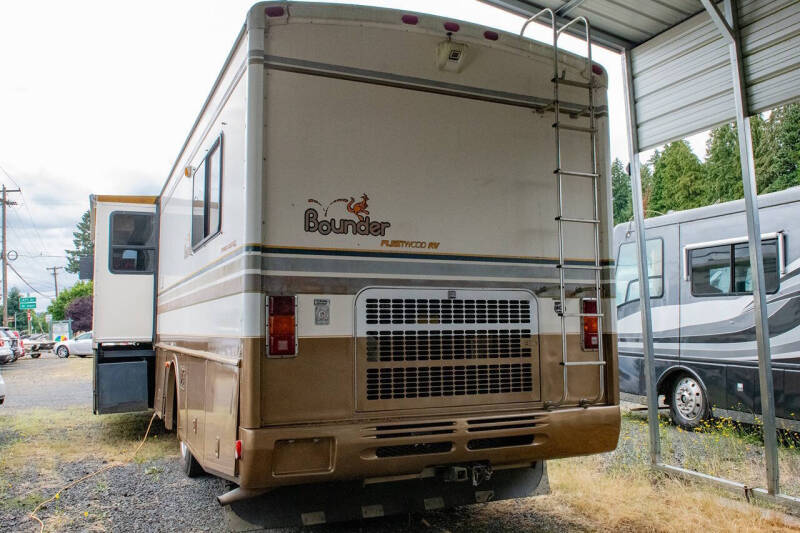 2000 Freightliner XC Chassis