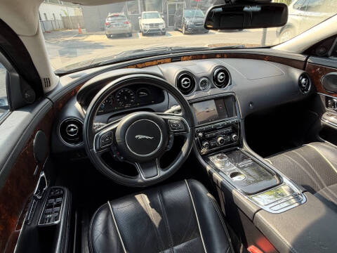 2016 Jaguar XJ R-Sport