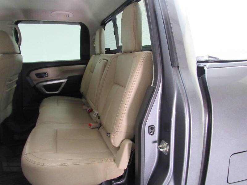2017 Nissan Titan SL