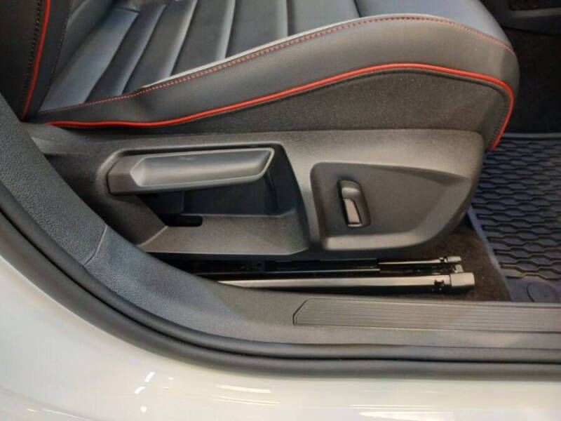 2024 Volkswagen Golf GTI Autobahn