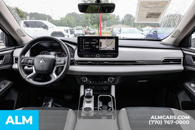 2025 Mitsubishi Outlander SE