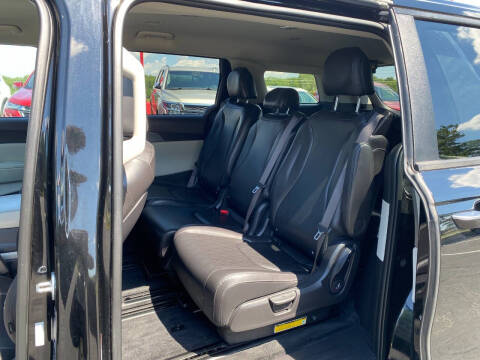 2023 Kia Carnival LX