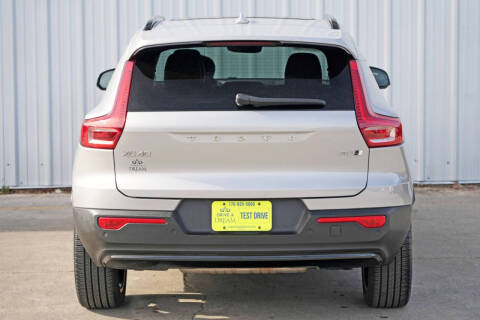 2023 Volvo XC40 B5 Ultimate Dark Theme