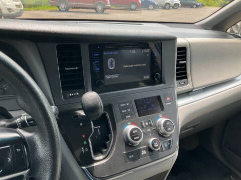 2017 Toyota Sienna LE 7-Passenger
