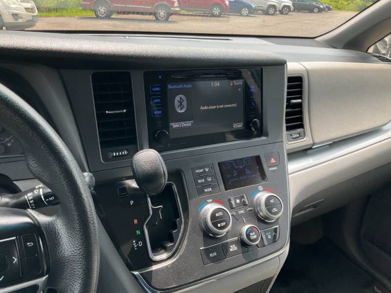2017 Toyota Sienna LE 7-Passenger
